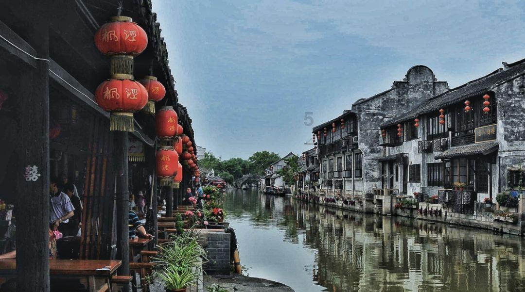 笑脸球的冒险之旅